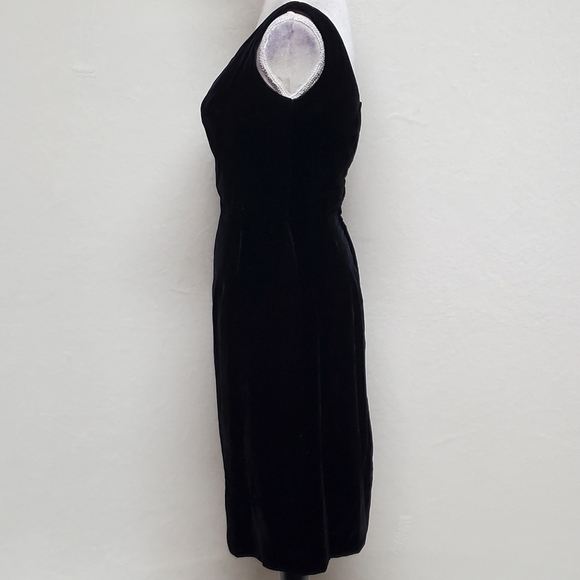 1940s ILGWU Vintage Black Velvet Sheath Dress Ruffle Tulle Collar Mini Cape Set - Picture 7 of 16